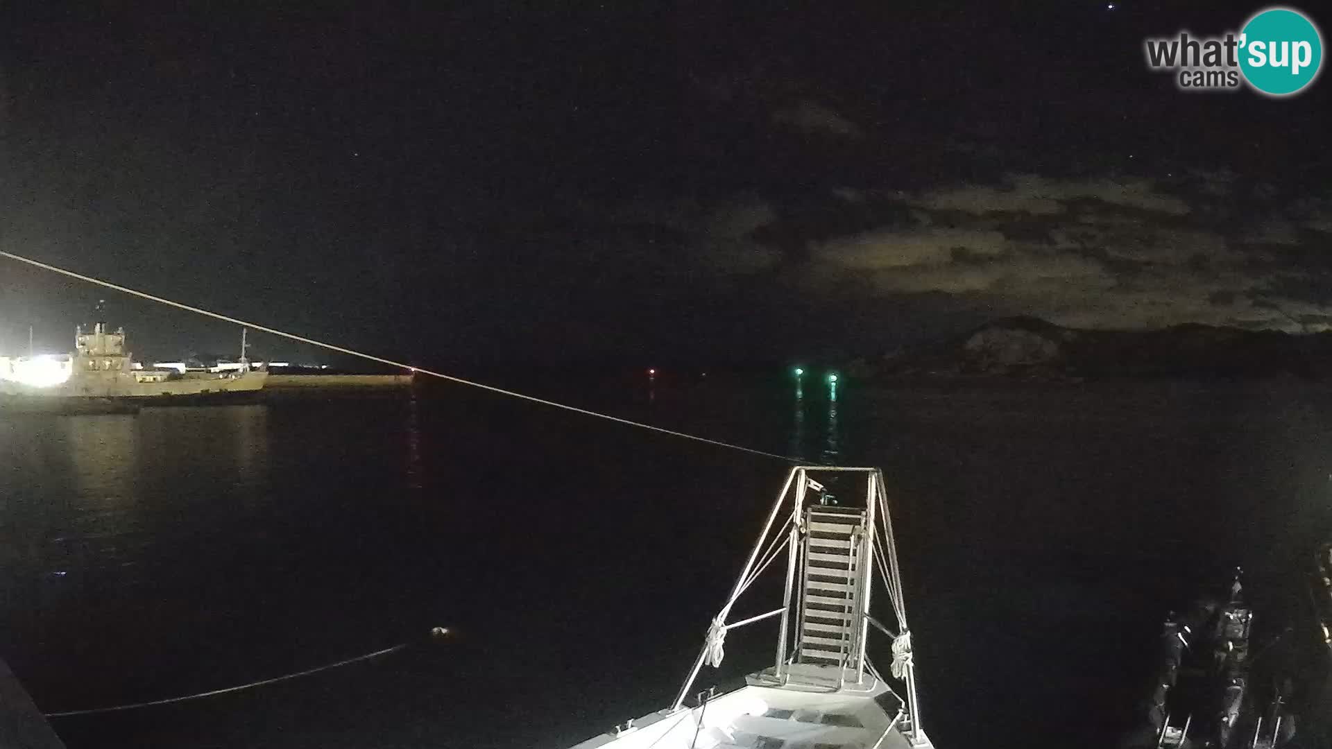 Čoln Lo Squalo IV – arhipelag spletna kamera La Maddalena – Sardinija – Italija