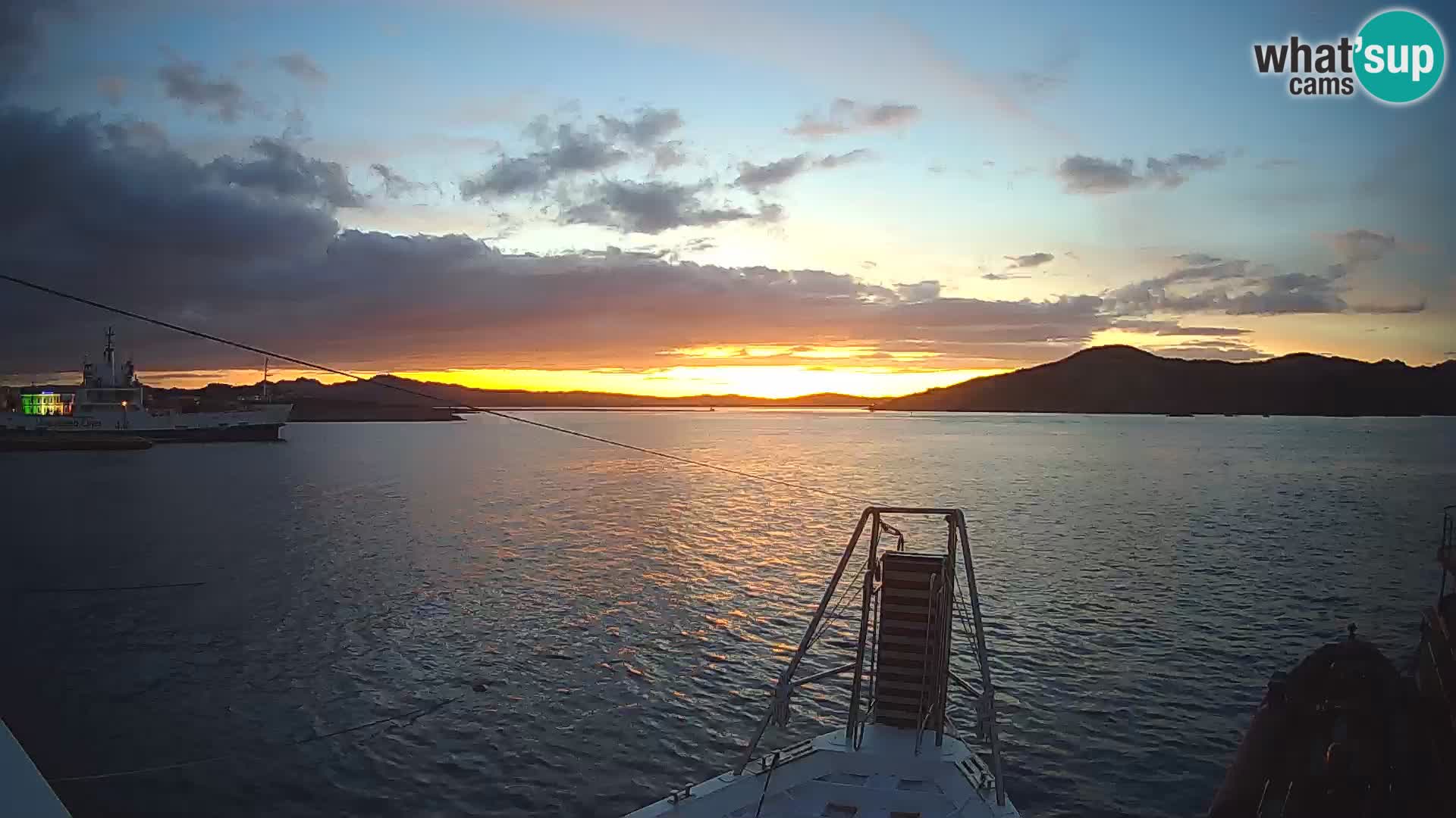 Čoln Lo Squalo IV – arhipelag spletna kamera La Maddalena – Sardinija – Italija