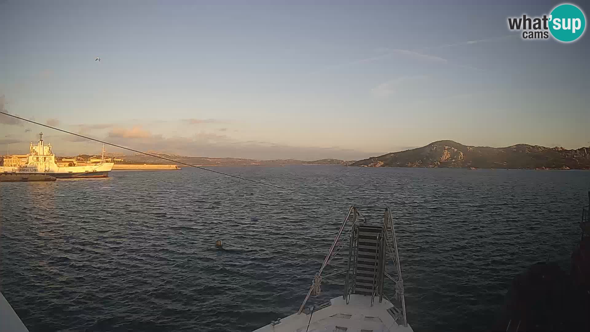 Čoln Lo Squalo IV – arhipelag spletna kamera La Maddalena – Sardinija – Italija