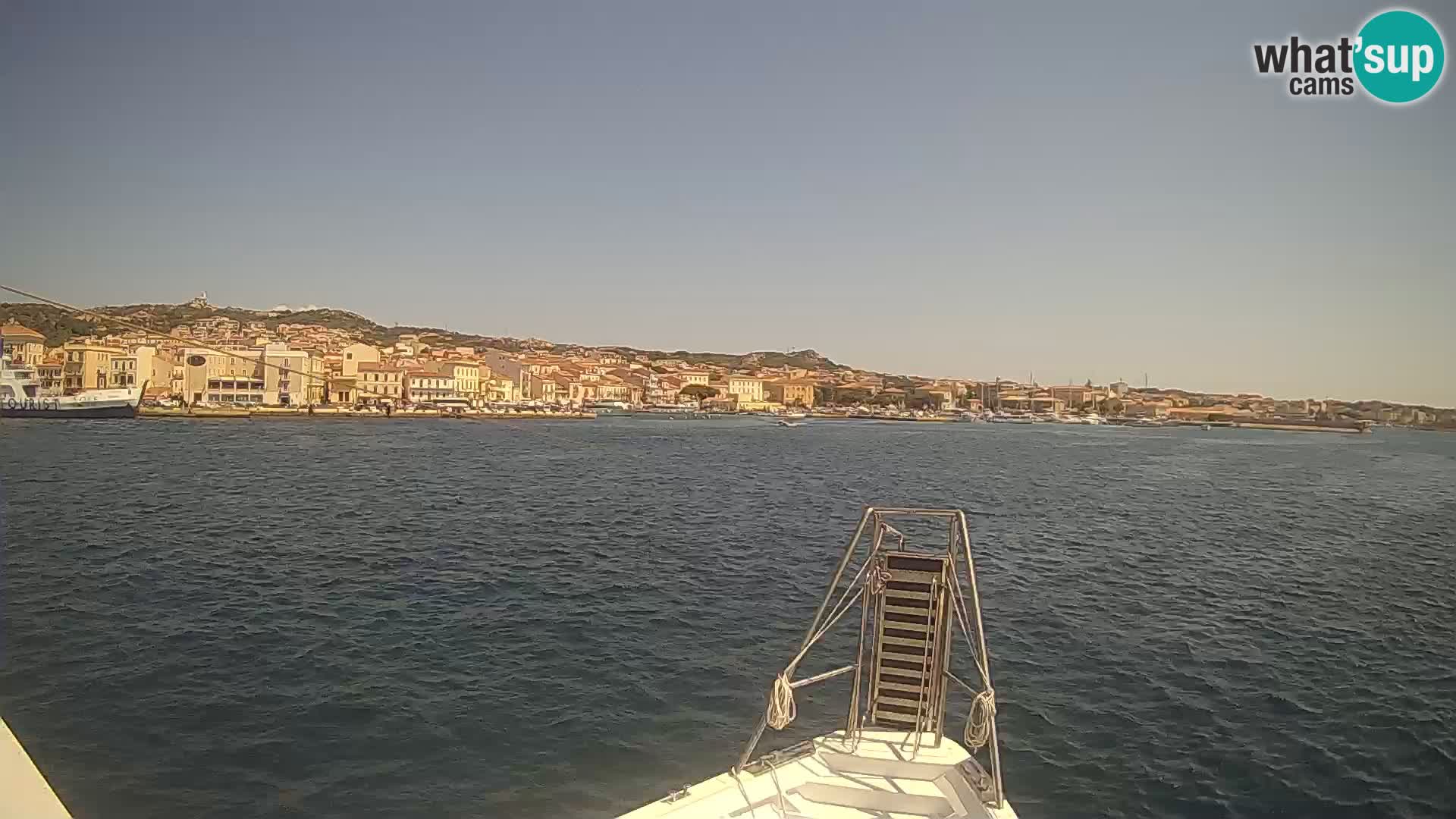 Čoln Lo Squalo IV – arhipelag spletna kamera La Maddalena – Sardinija – Italija