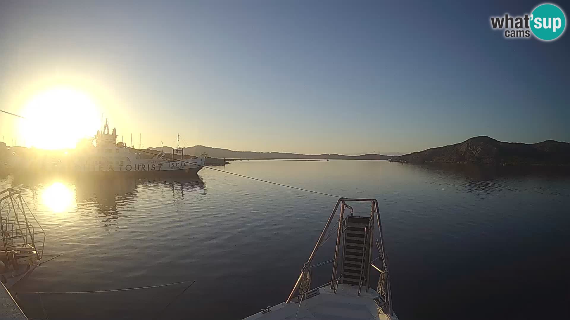 Čoln Lo Squalo IV – arhipelag spletna kamera La Maddalena – Sardinija – Italija