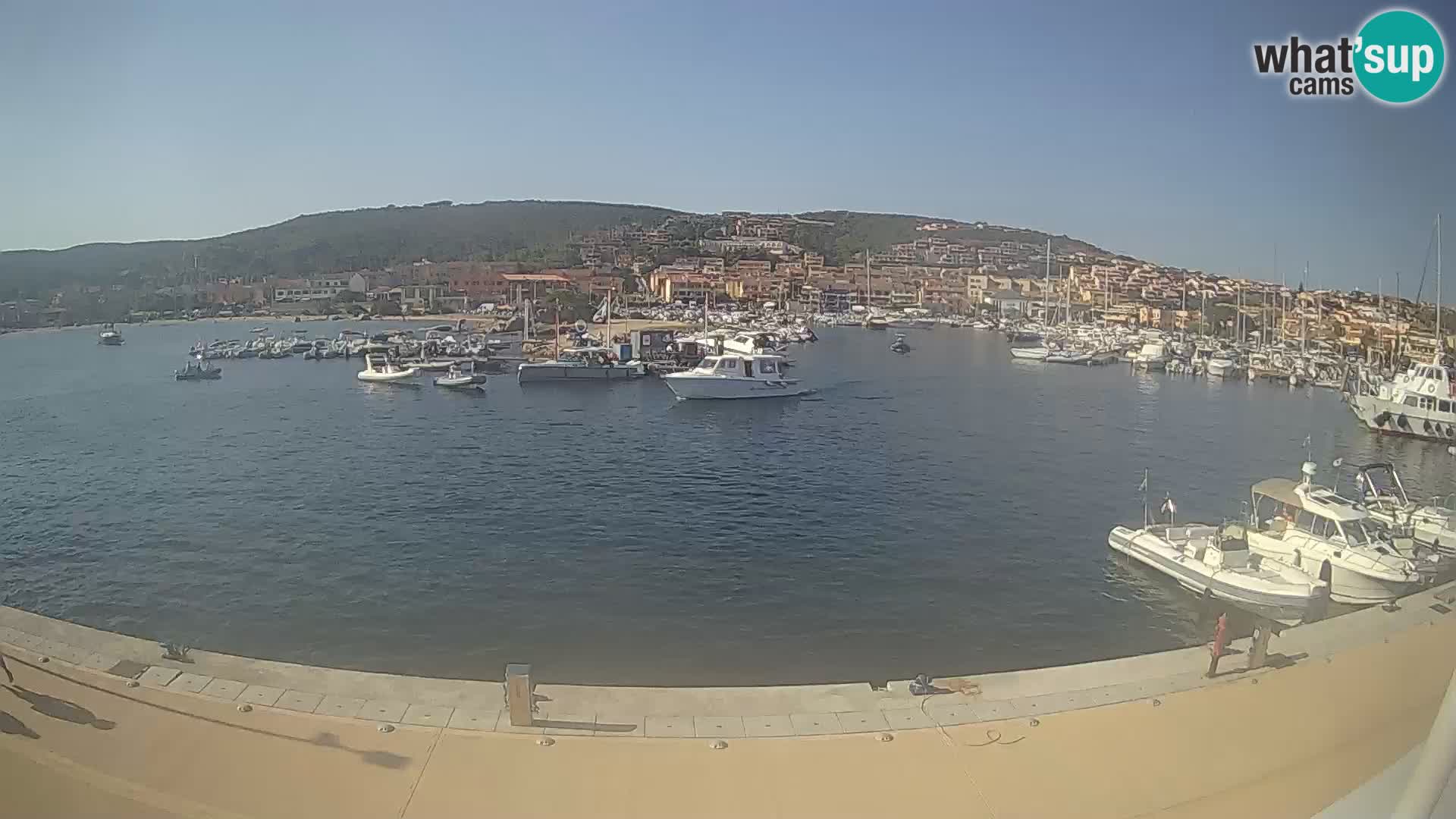Čoln Lo Squalo IV – arhipelag spletna kamera La Maddalena – Sardinija – Italija