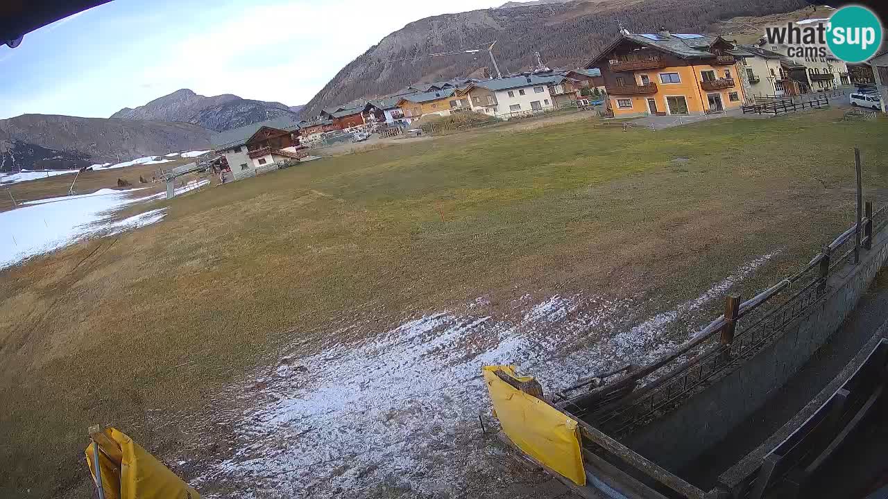 Livigno live webcam – view on Livigno Ski School area – LivignoGO