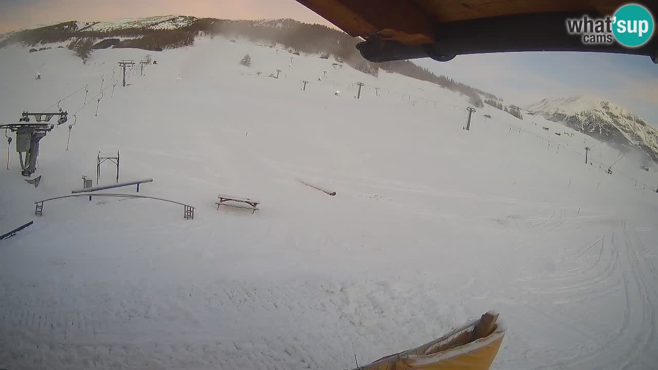 Livigno webcam – view on Livigno Ski School area – LivignoGO