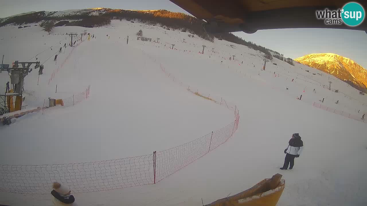 Livigno live webcam – view on Livigno Ski School area – LivignoGO