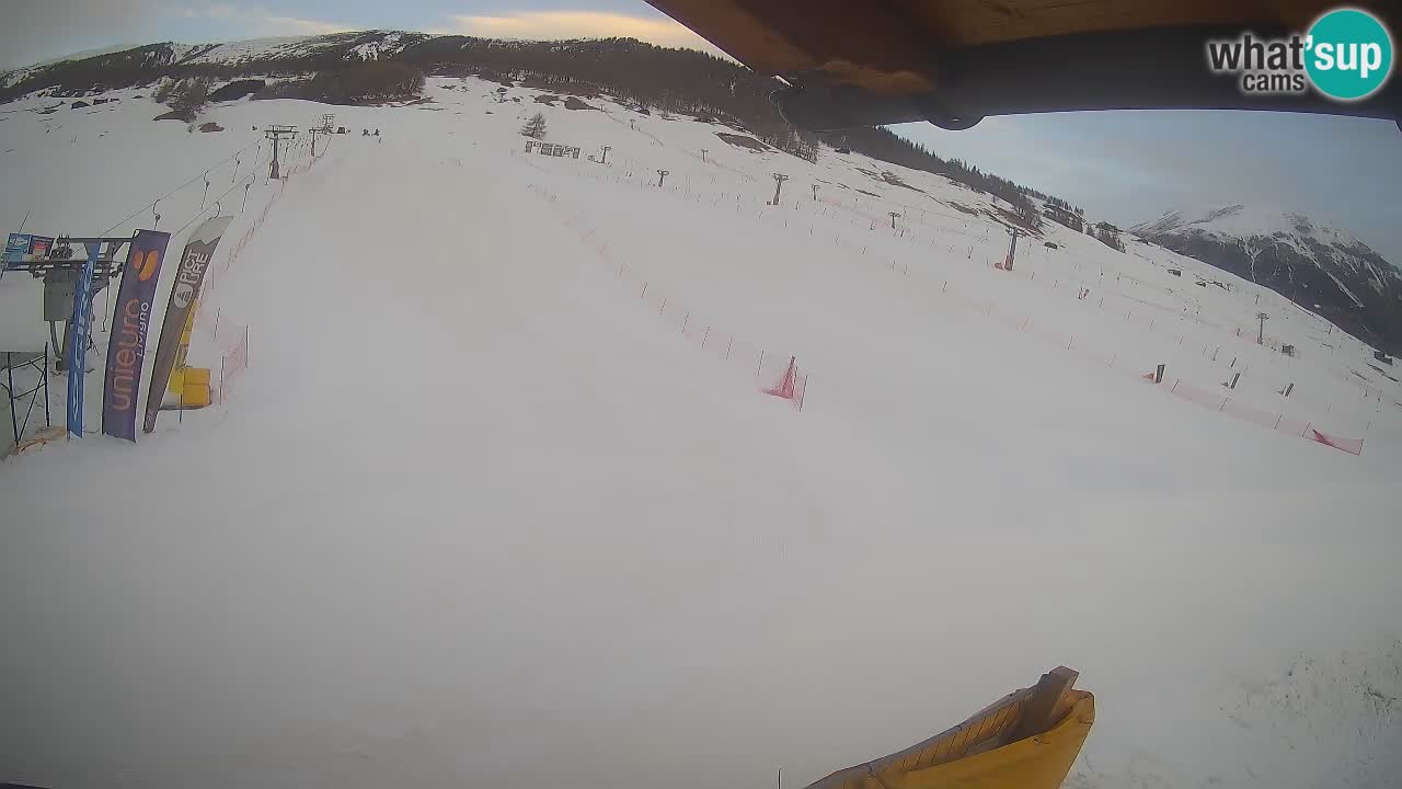 Livigno live webcam – view on Livigno Ski School area – LivignoGO