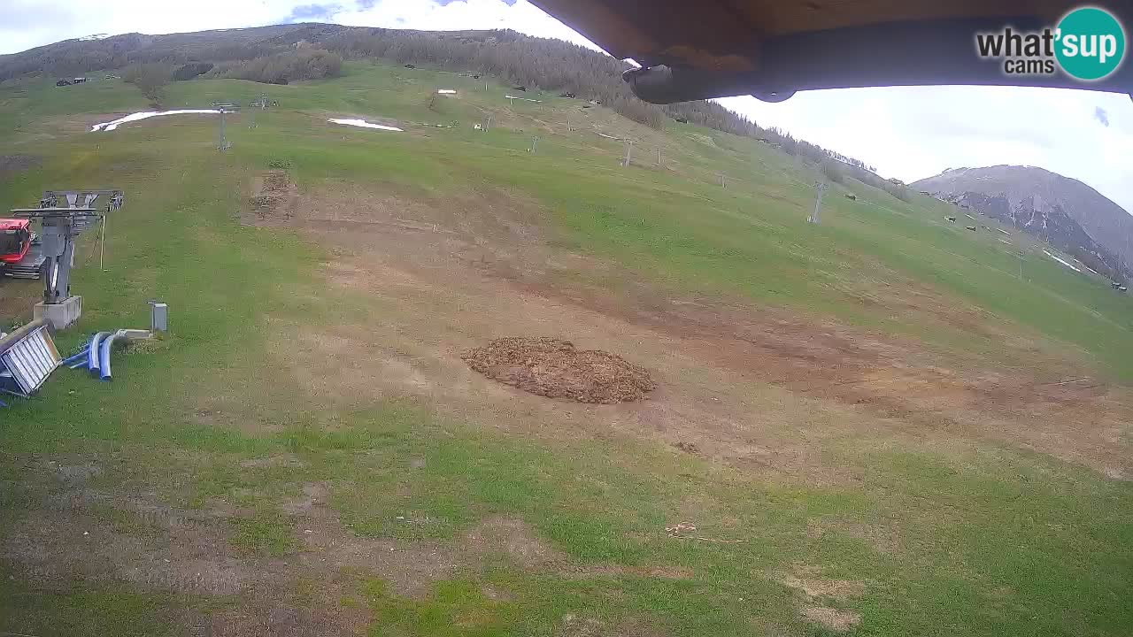 Livigno live webcam – view on Livigno Ski School area – LivignoGO