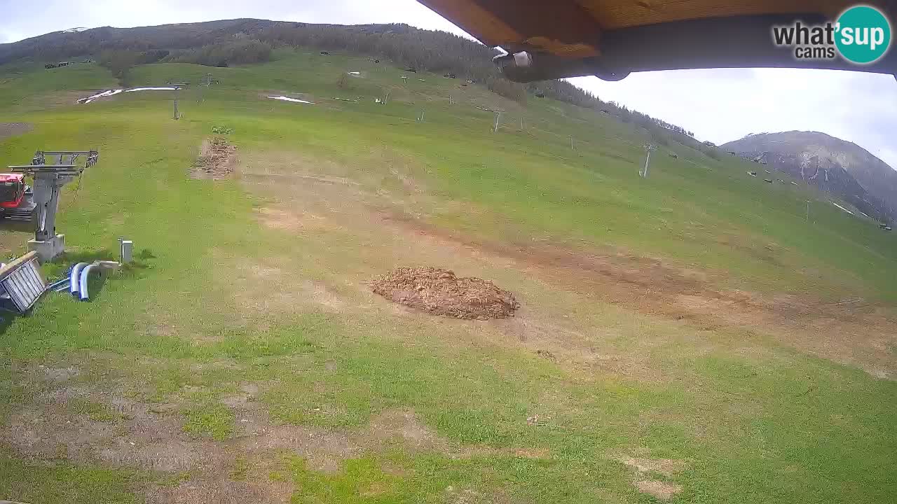 Livigno live webcam – view on Livigno Ski School area – LivignoGO