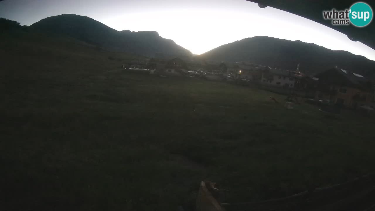 Livigno live webcam – view on Livigno Ski School area – LivignoGO