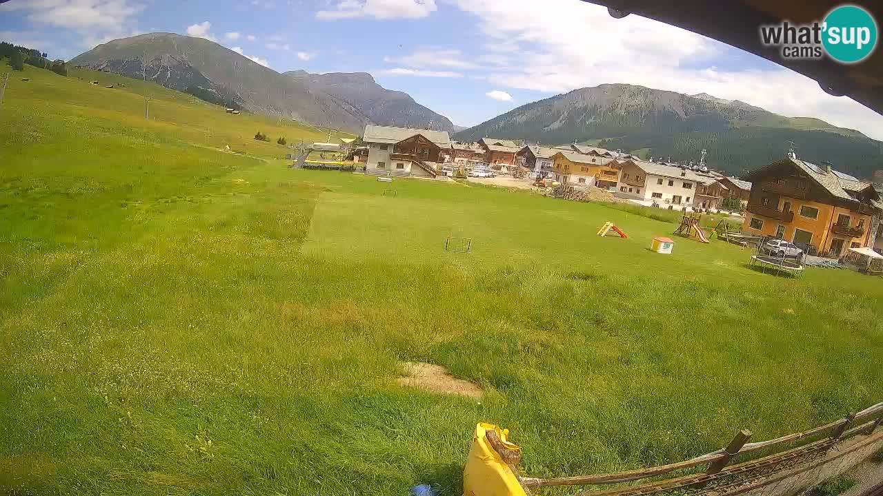 Livigno live webcam – view on Livigno Ski School area – LivignoGO