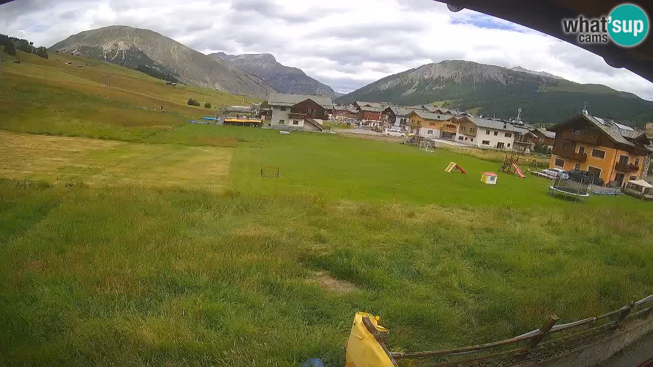 Livigno live webcam – view on Livigno Ski School area – LivignoGO