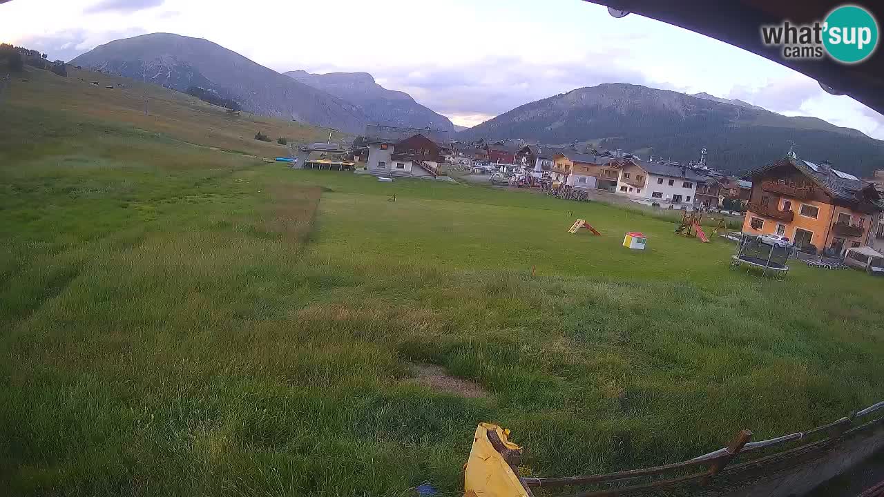 Livigno live webcam – view on Livigno Ski School area – LivignoGO