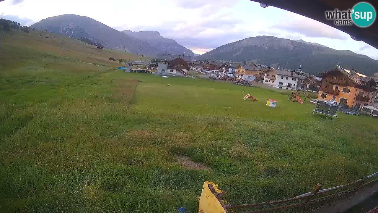 Livigno live webcam – view on Livigno Ski School area – LivignoGO