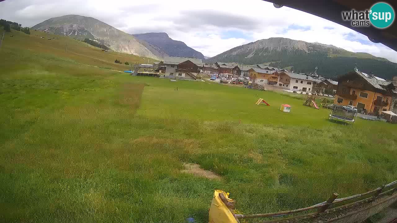 Livigno live webcam – view on Livigno Ski School area – LivignoGO