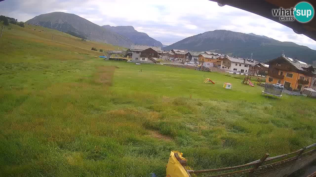 Livigno webcam – view on Livigno Ski School area – LivignoGO