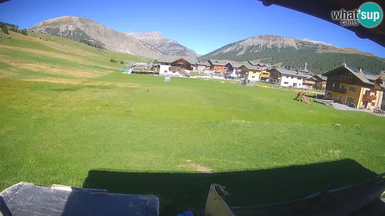Livigno live webcam – view on Livigno Ski School area – LivignoGO