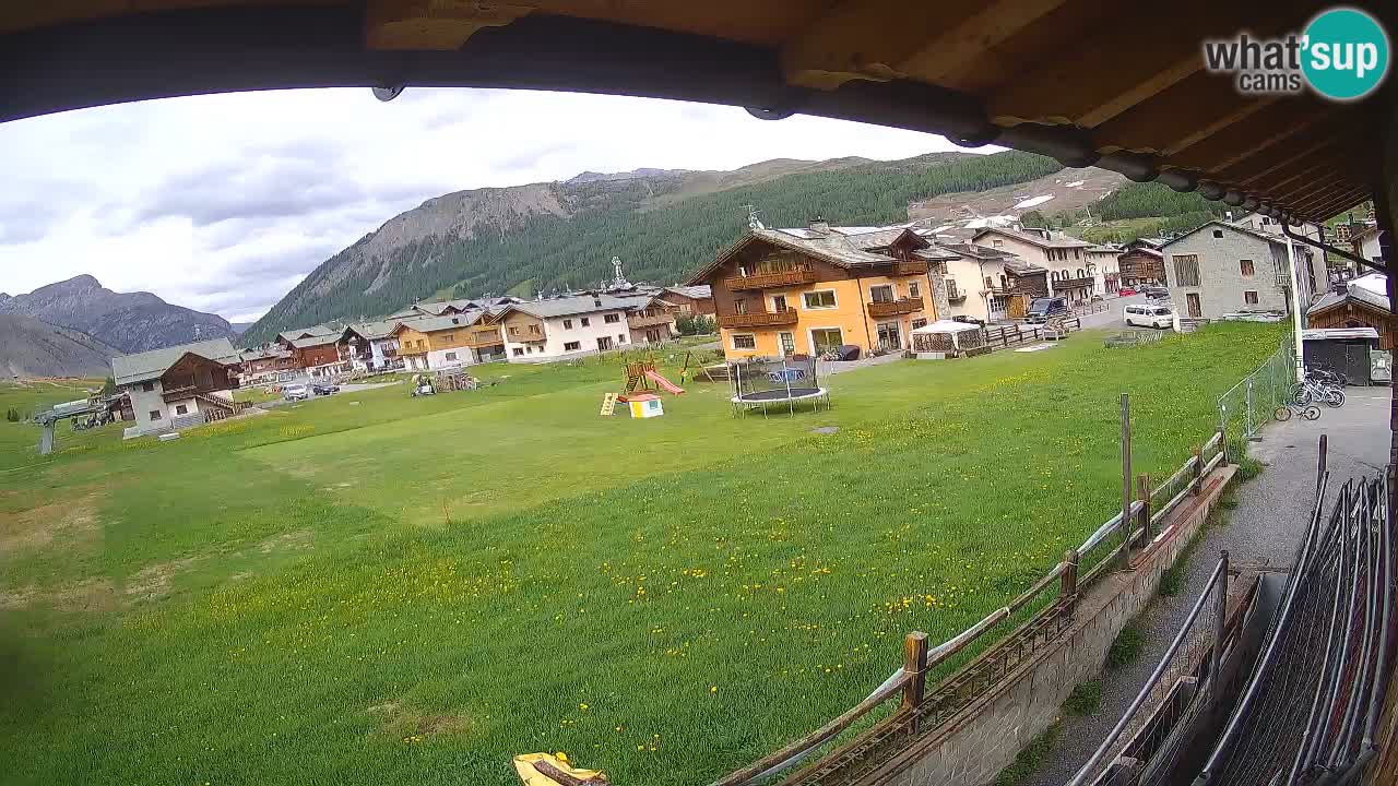 Livigno webcam – view on Livigno Ski School area – LivignoGO