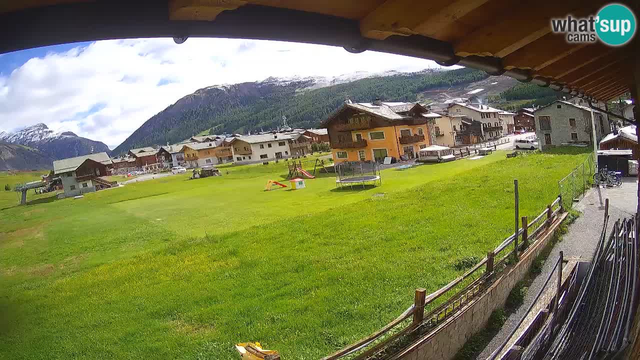 Livigno live webcam – view on Livigno Ski School area – LivignoGO