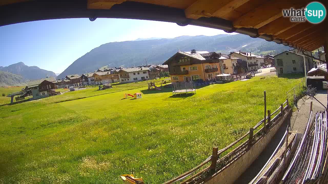 Livigno live webcam – view on Livigno Ski School area – LivignoGO