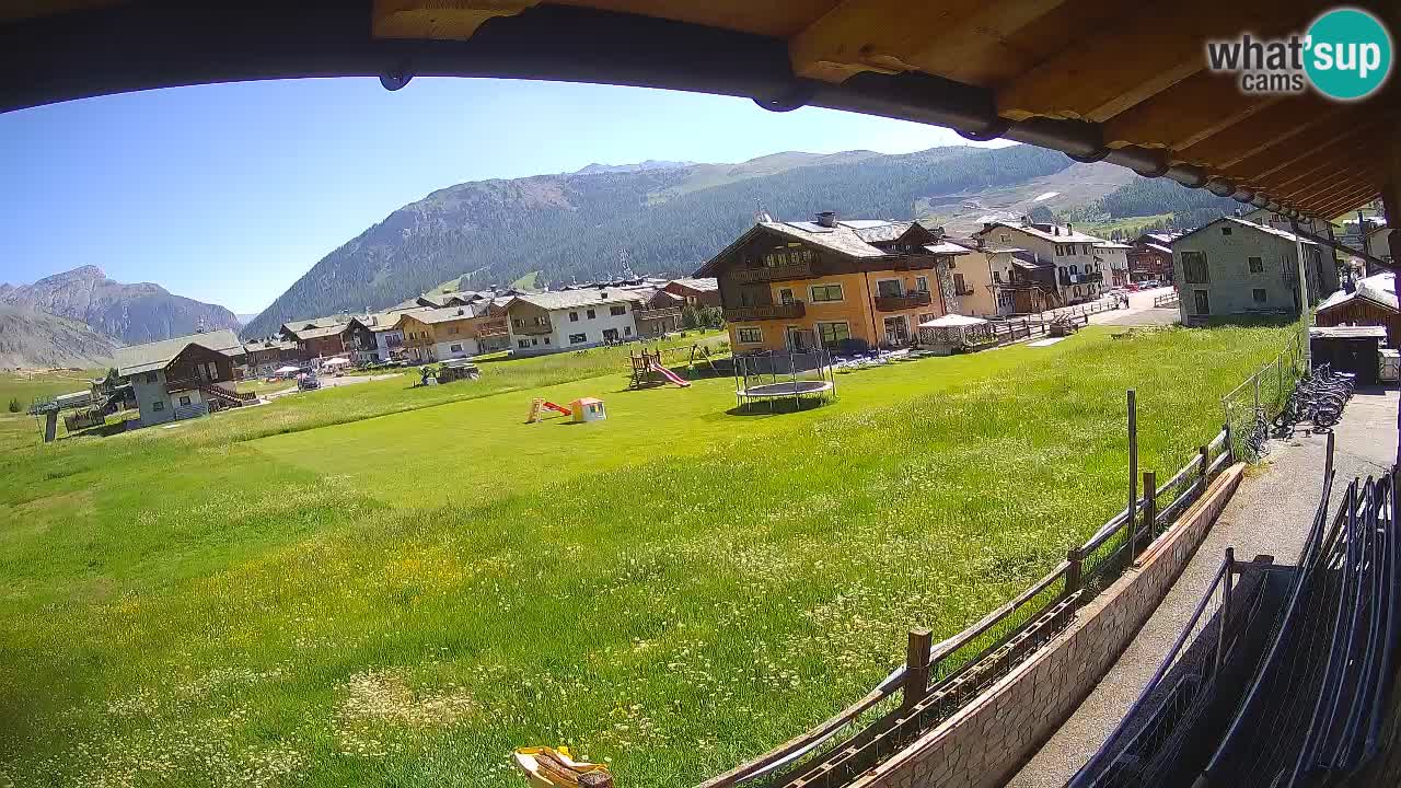 Livigno live webcam – view on Livigno Ski School area – LivignoGO