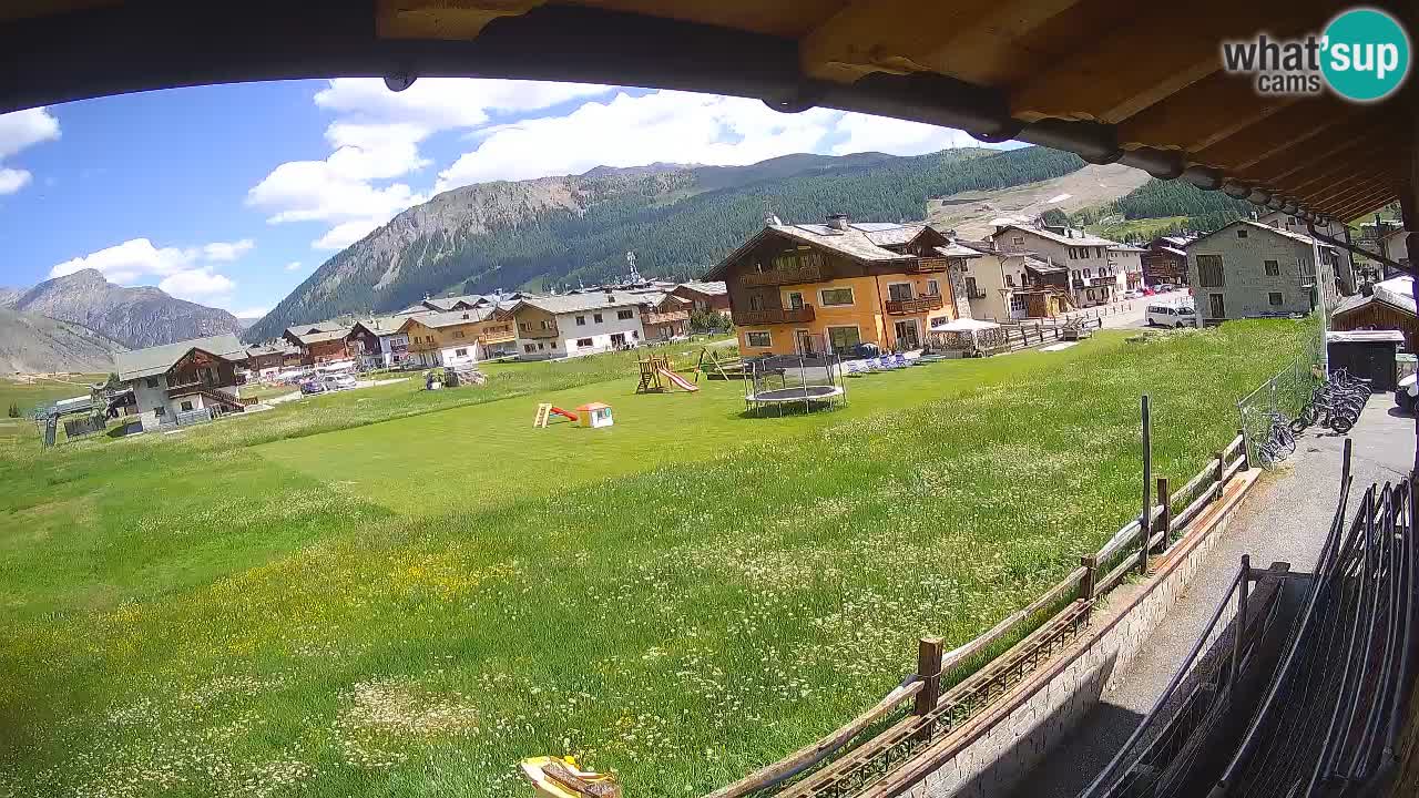 Livigno webcam – view on Livigno Ski School area – LivignoGO