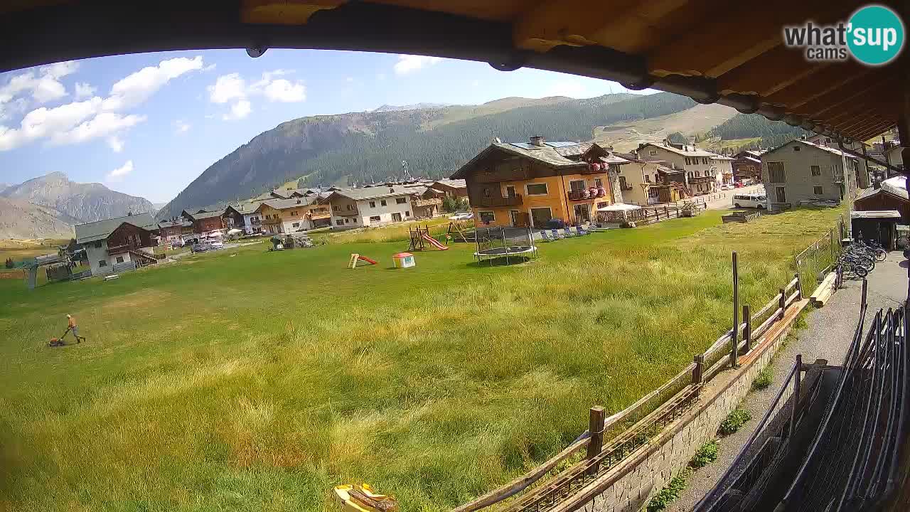 Livigno live webcam – view on Livigno Ski School area – LivignoGO