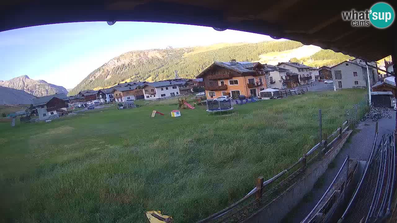 Livigno webcam – view on Livigno Ski School area – LivignoGO