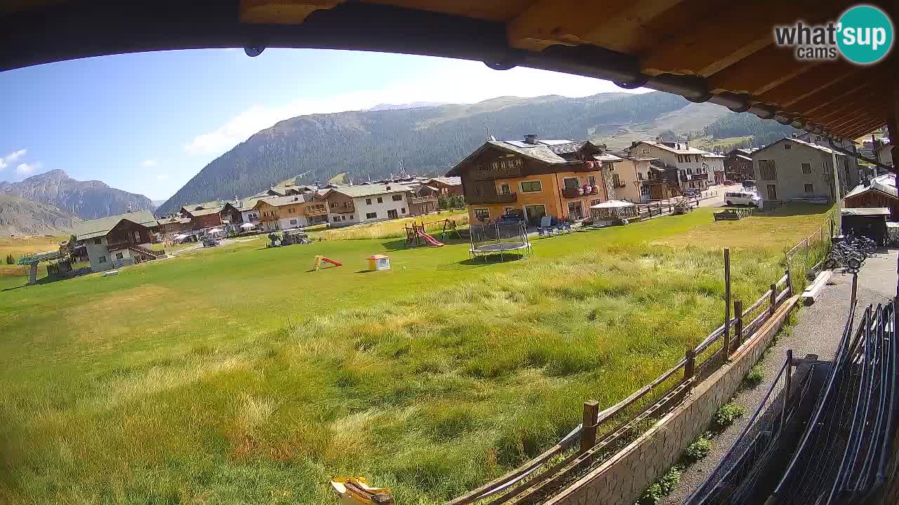 Livigno webcam – view on Livigno Ski School area – LivignoGO