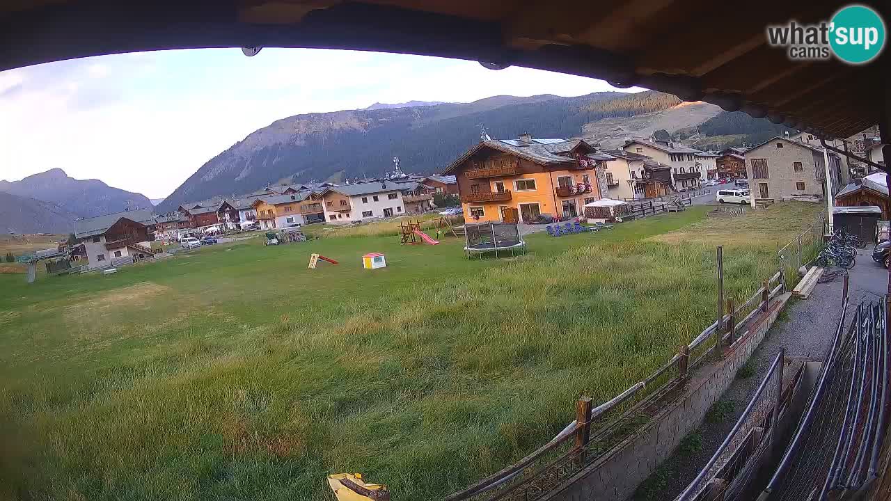 Livigno webcam – view on Livigno Ski School area – LivignoGO