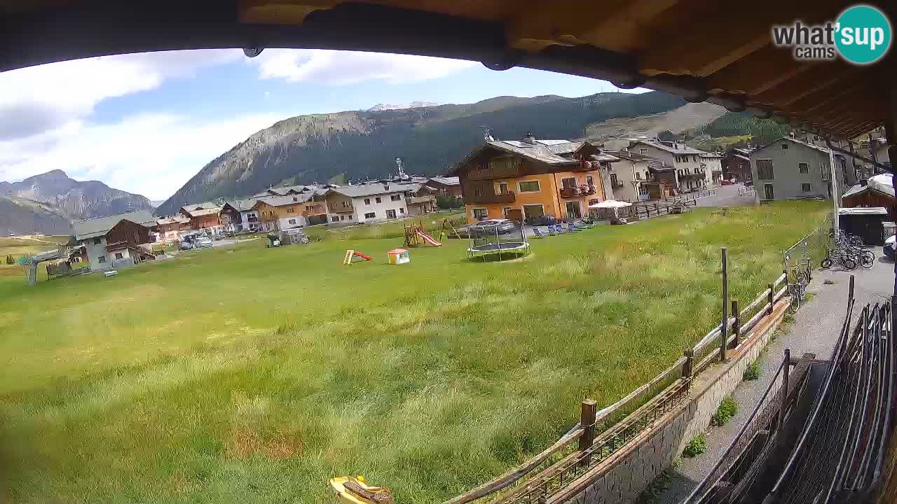 Livigno webcam – view on Livigno Ski School area – LivignoGO