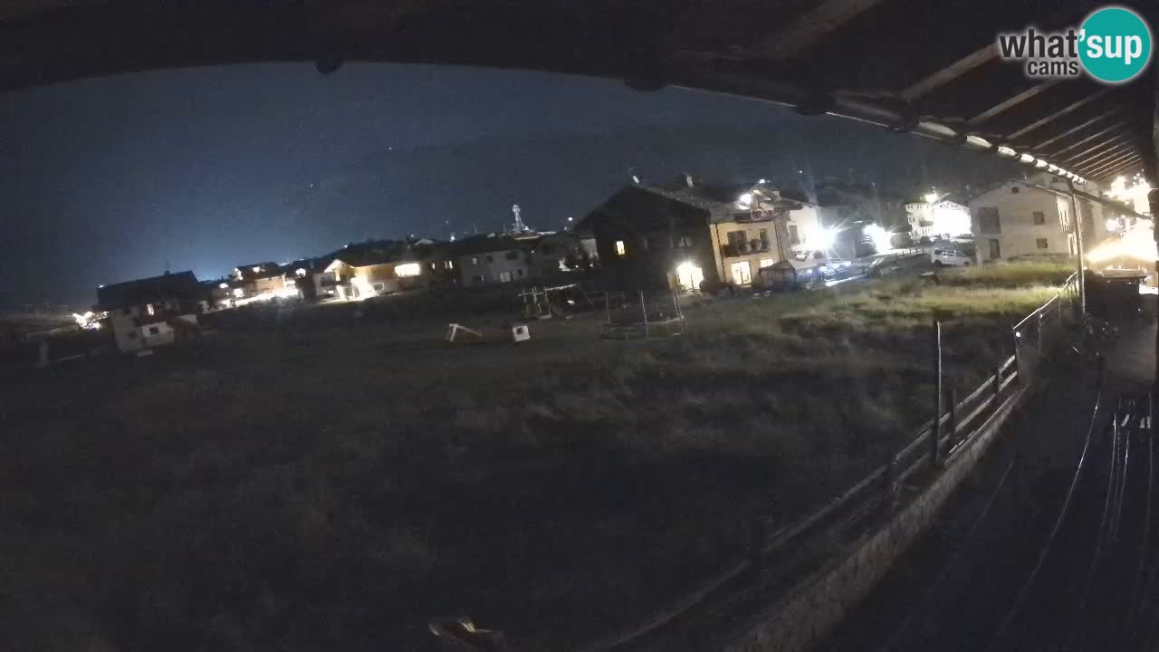 Livigno webcam – view on Livigno Ski School area – LivignoGO