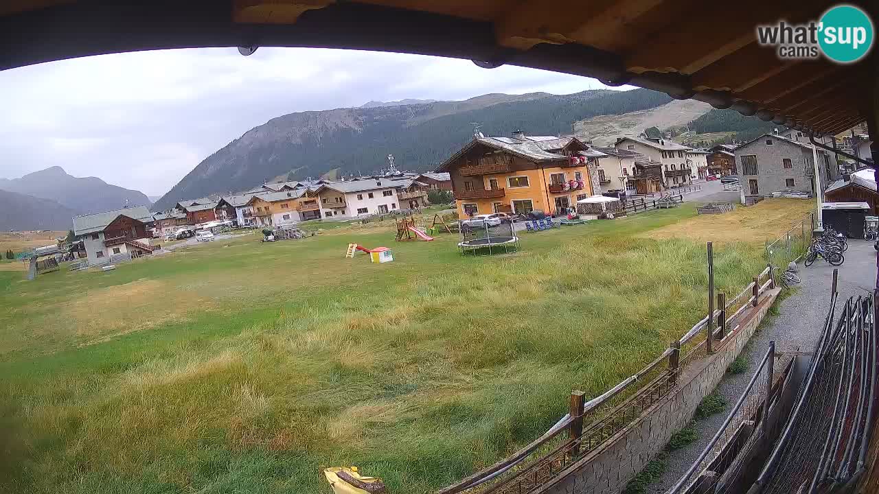 Livigno live webcam – view on Livigno Ski School area – LivignoGO