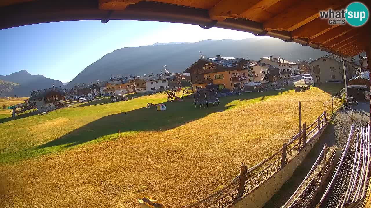 Livigno webcam – view on Livigno Ski School area – LivignoGO