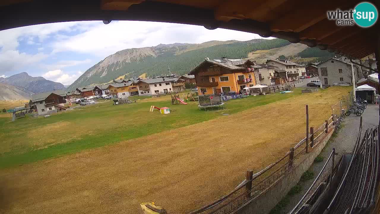 Livigno webcam – view on Livigno Ski School area – LivignoGO