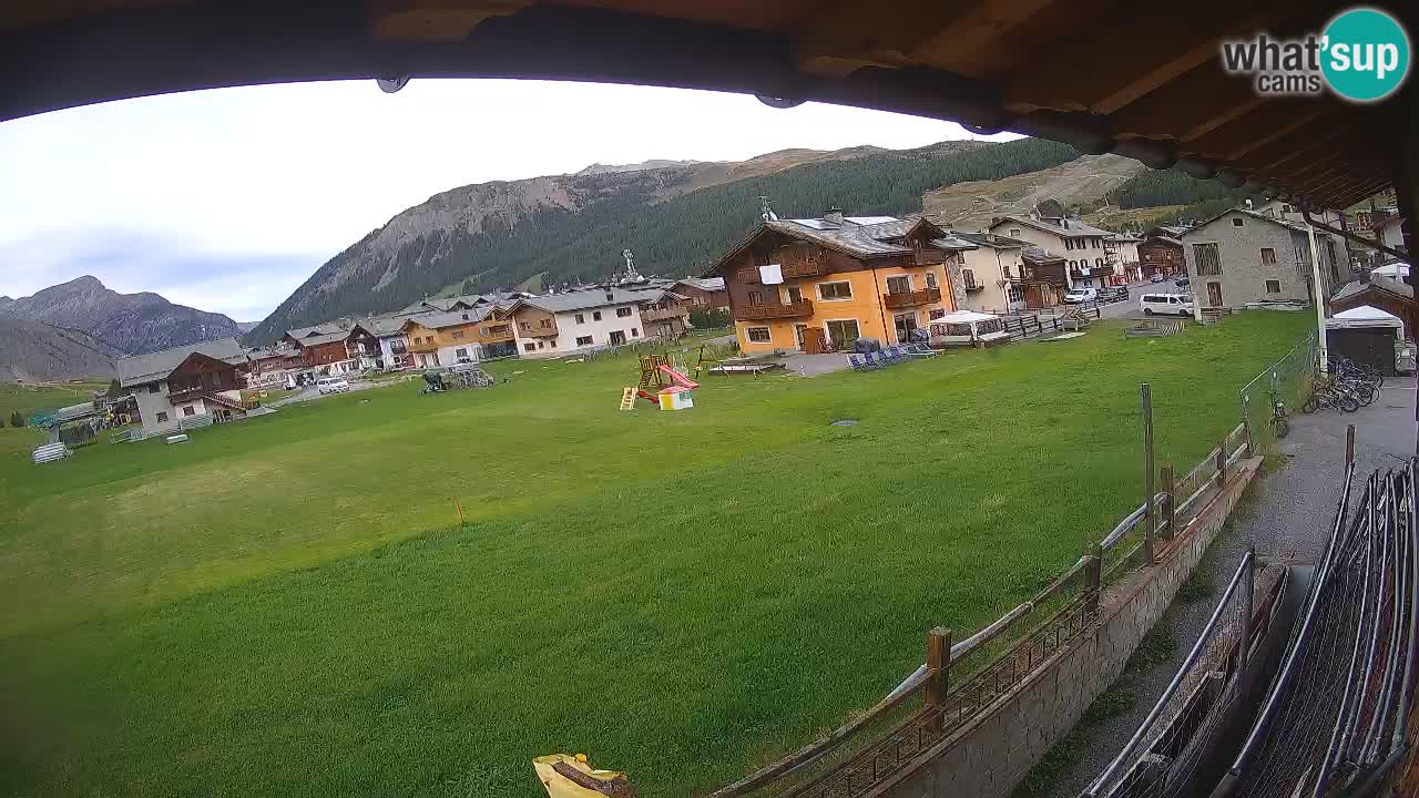 Livigno live webcam – view on Livigno Ski School area – LivignoGO