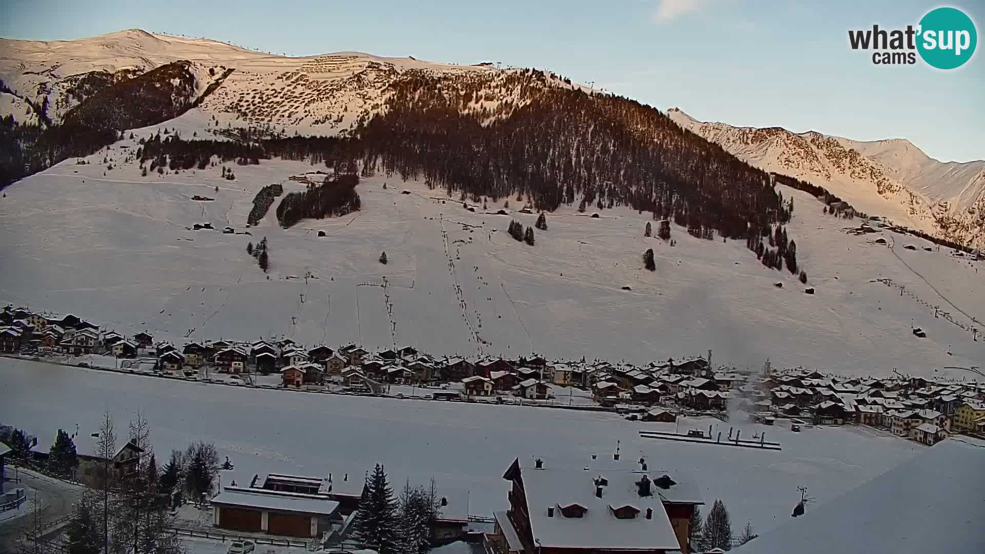 Neverjetna spletna kamera Livigno, panoramski pogled iz hotela Teola