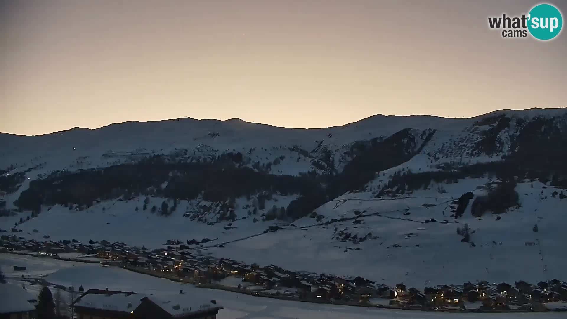 Spletna kamera Livigno panorama | pogled iz hotela Teola