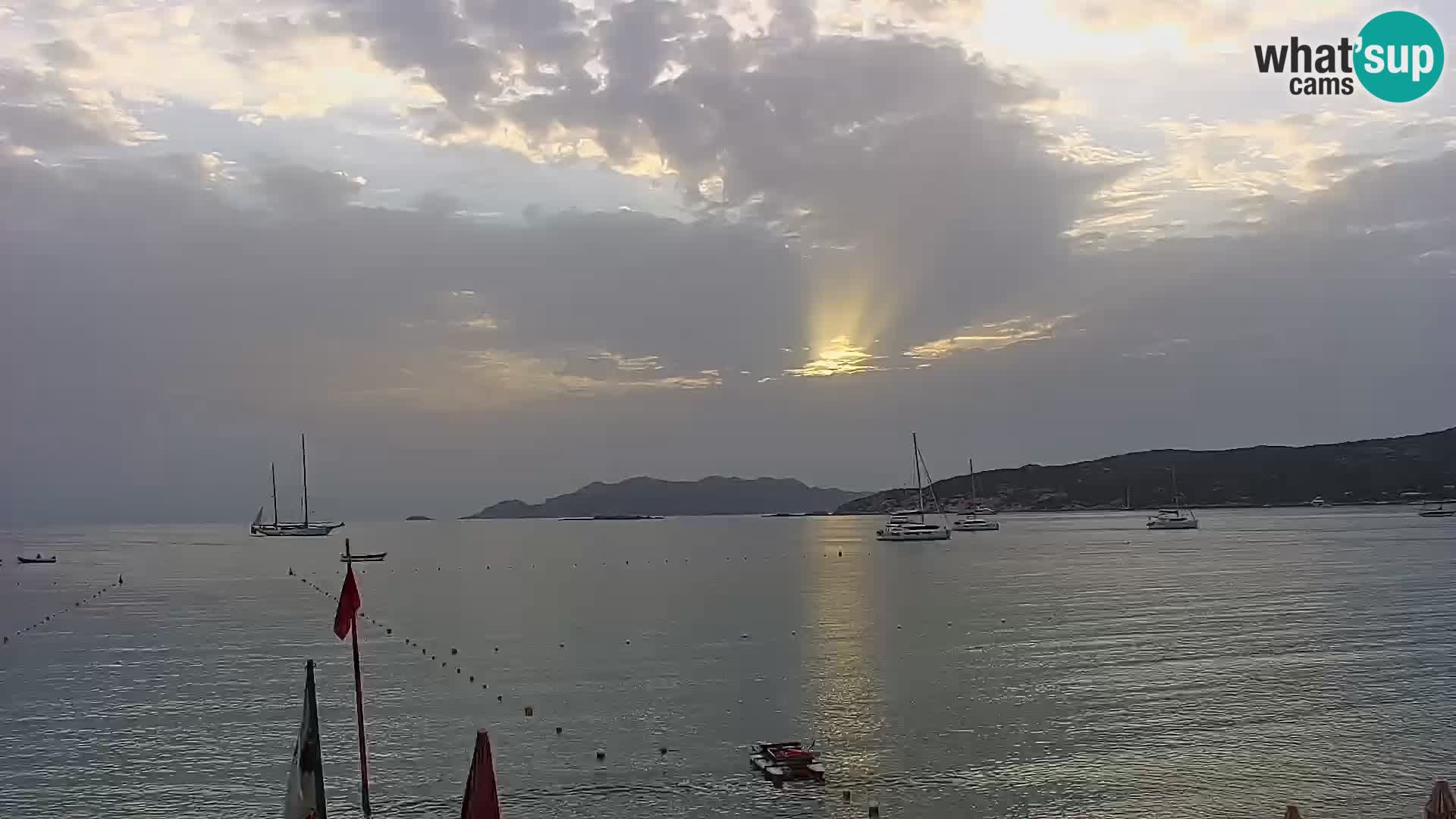 Spletna kamera Loiri porto San Paolo – Porto Taverna v živo Sardinija – Italija