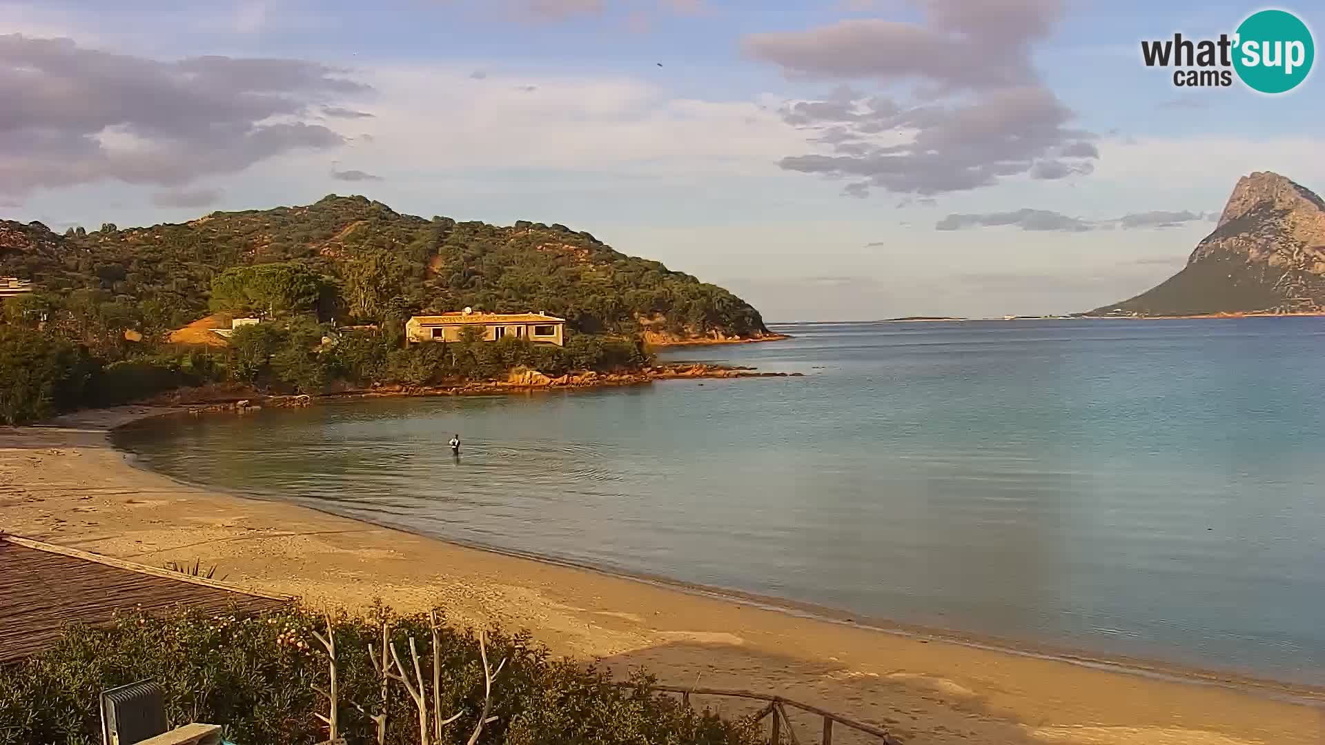 Spletna kamera Loiri porto San Paolo – Porto Taverna v živo Sardinija – Italija