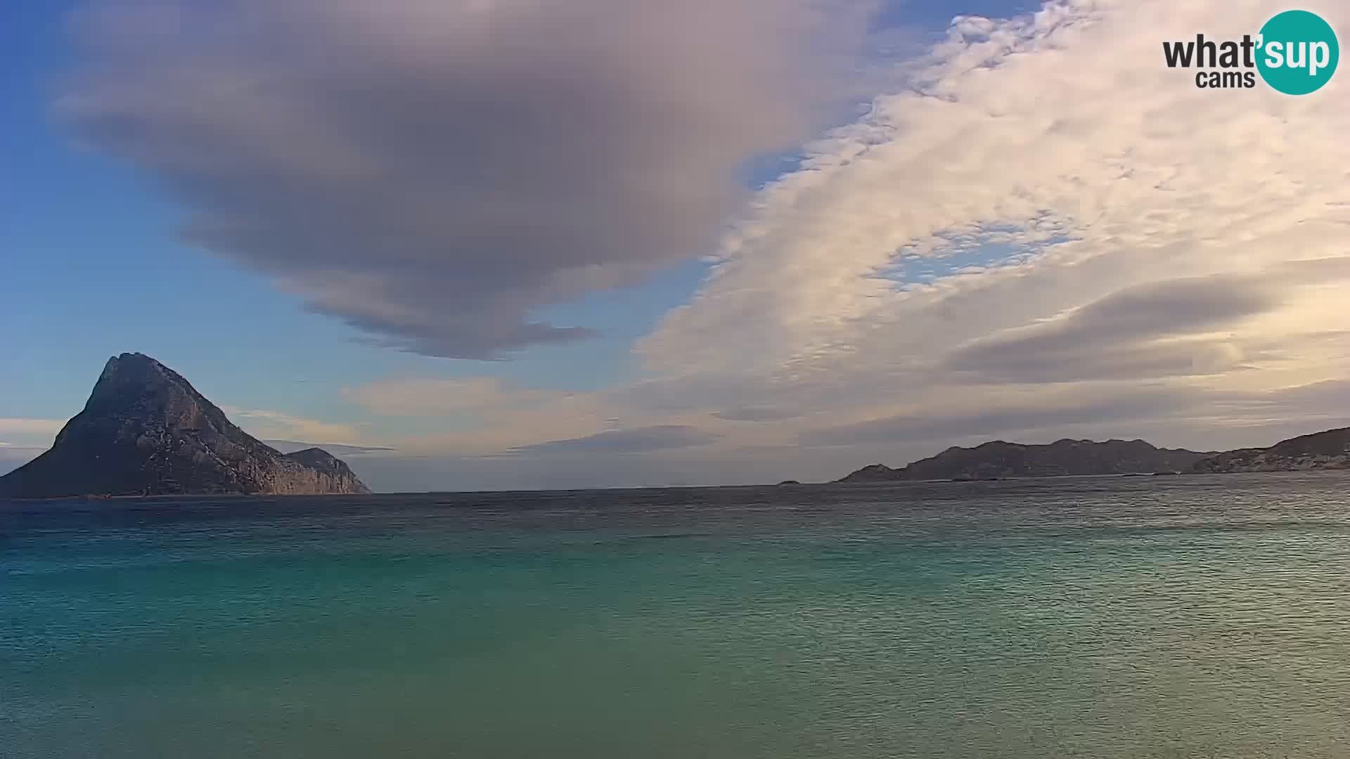 Spletna kamera Loiri porto San Paolo – Porto Taverna v živo Sardinija – Italija