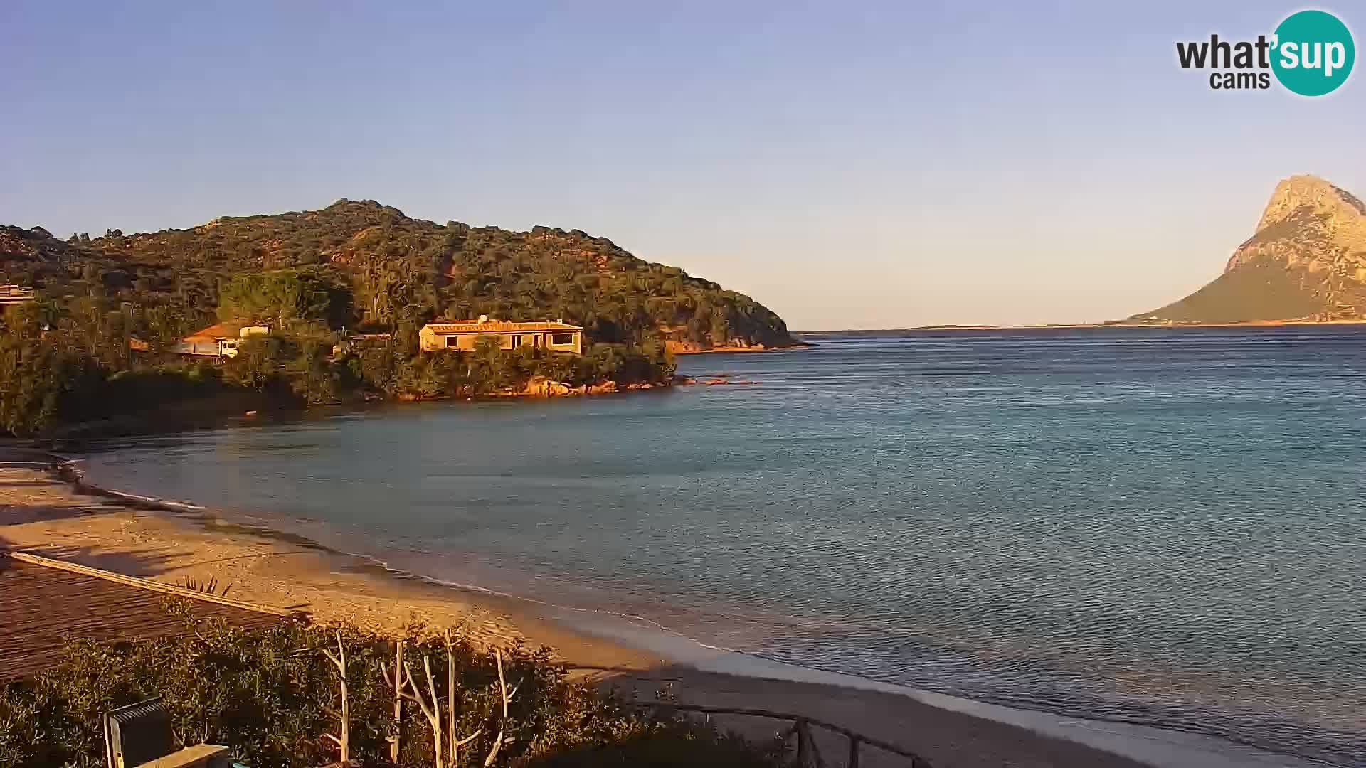 Spletna kamera Loiri porto San Paolo – Porto Taverna v živo Sardinija – Italija