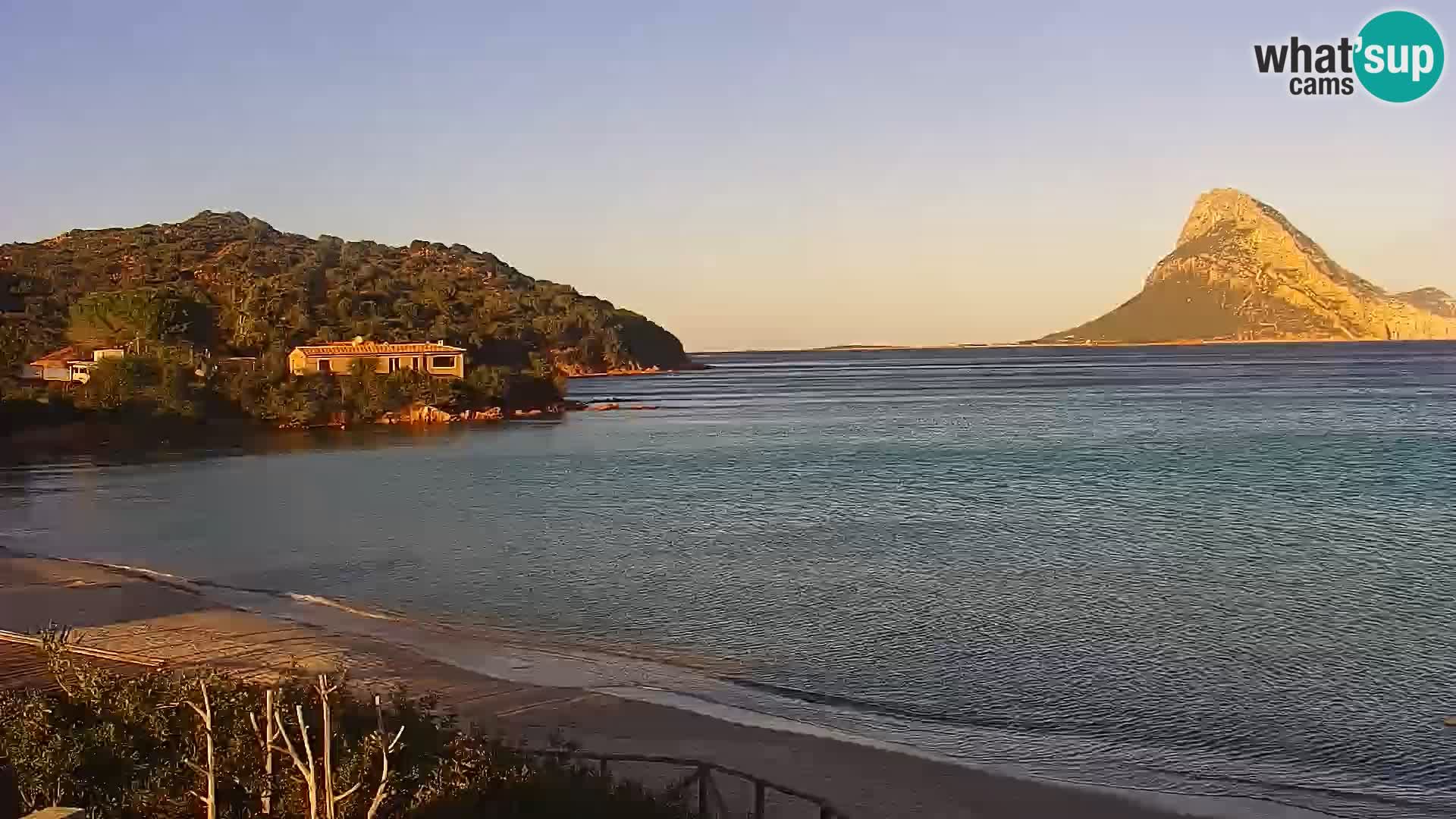 Spletna kamera Loiri porto San Paolo – Porto Taverna v živo Sardinija – Italija