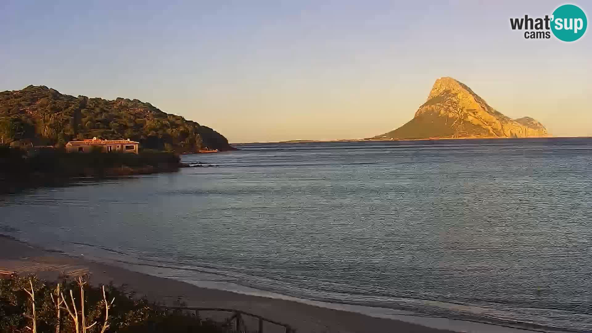 Spletna kamera Loiri porto San Paolo – Porto Taverna v živo Sardinija – Italija