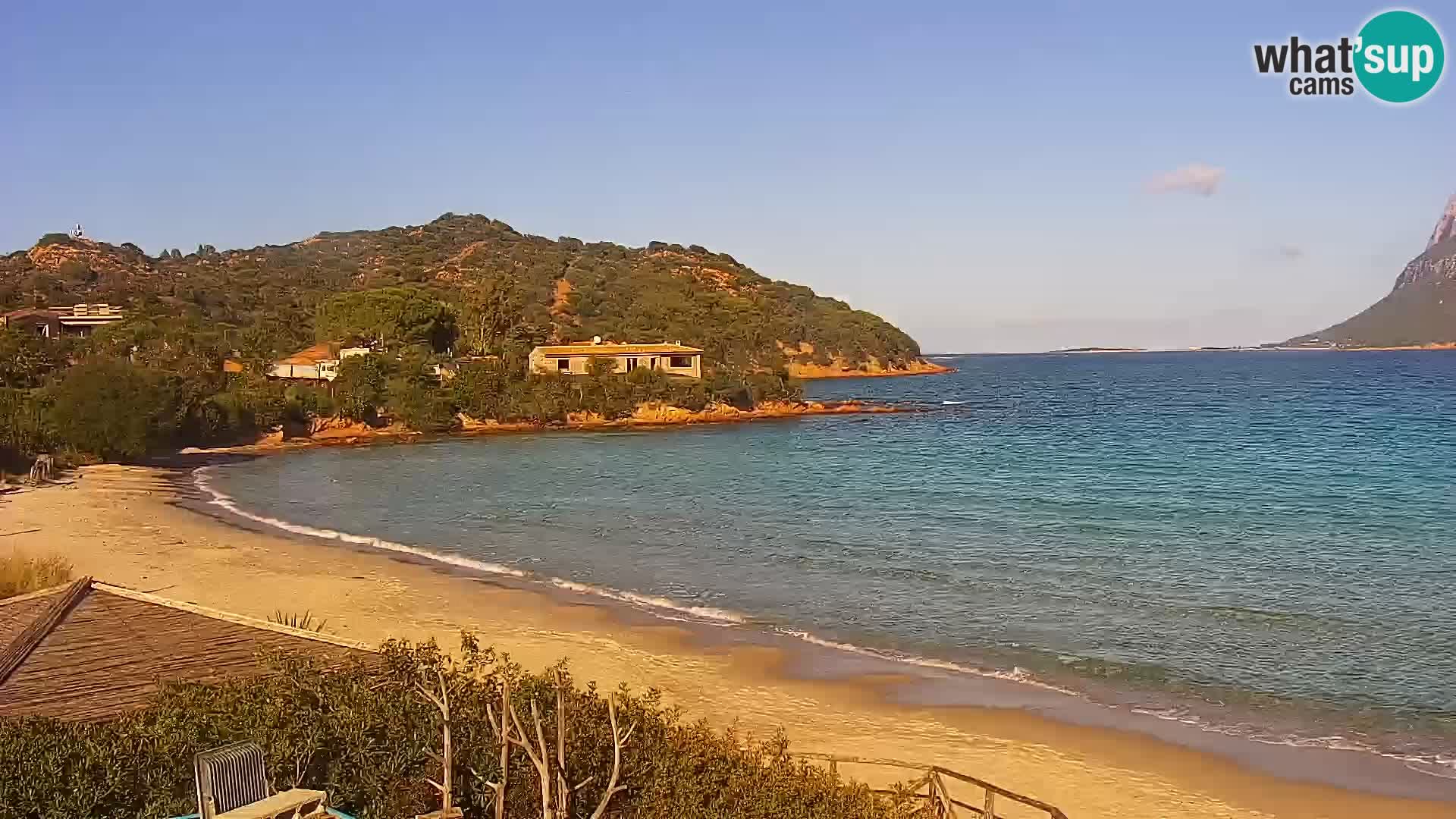 Spletna kamera Loiri porto San Paolo – Porto Taverna v živo Sardinija – Italija