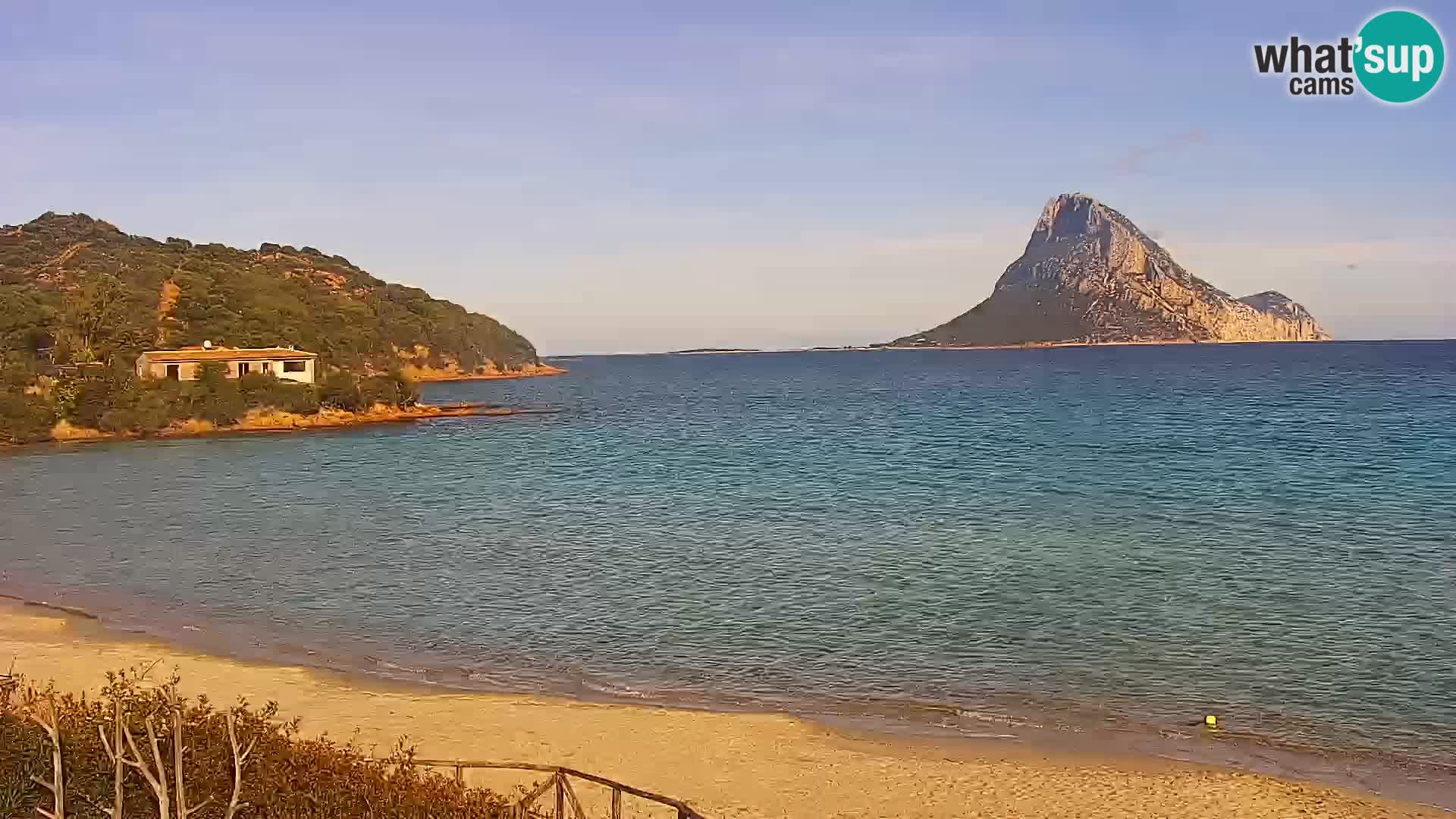 Spletna kamera Loiri porto San Paolo – Porto Taverna v živo Sardinija – Italija