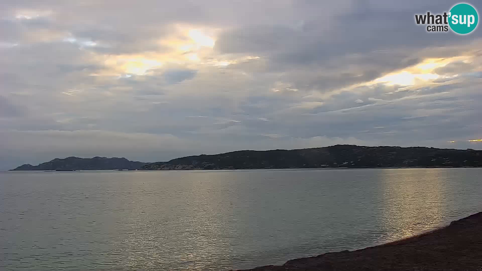 Spletna kamera Loiri porto San Paolo – Porto Taverna v živo Sardinija – Italija