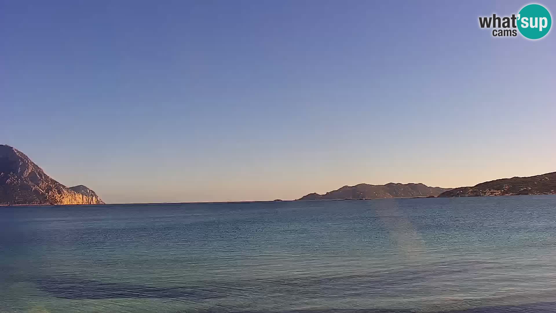 Spletna kamera Loiri porto San Paolo – Porto Taverna v živo Sardinija – Italija