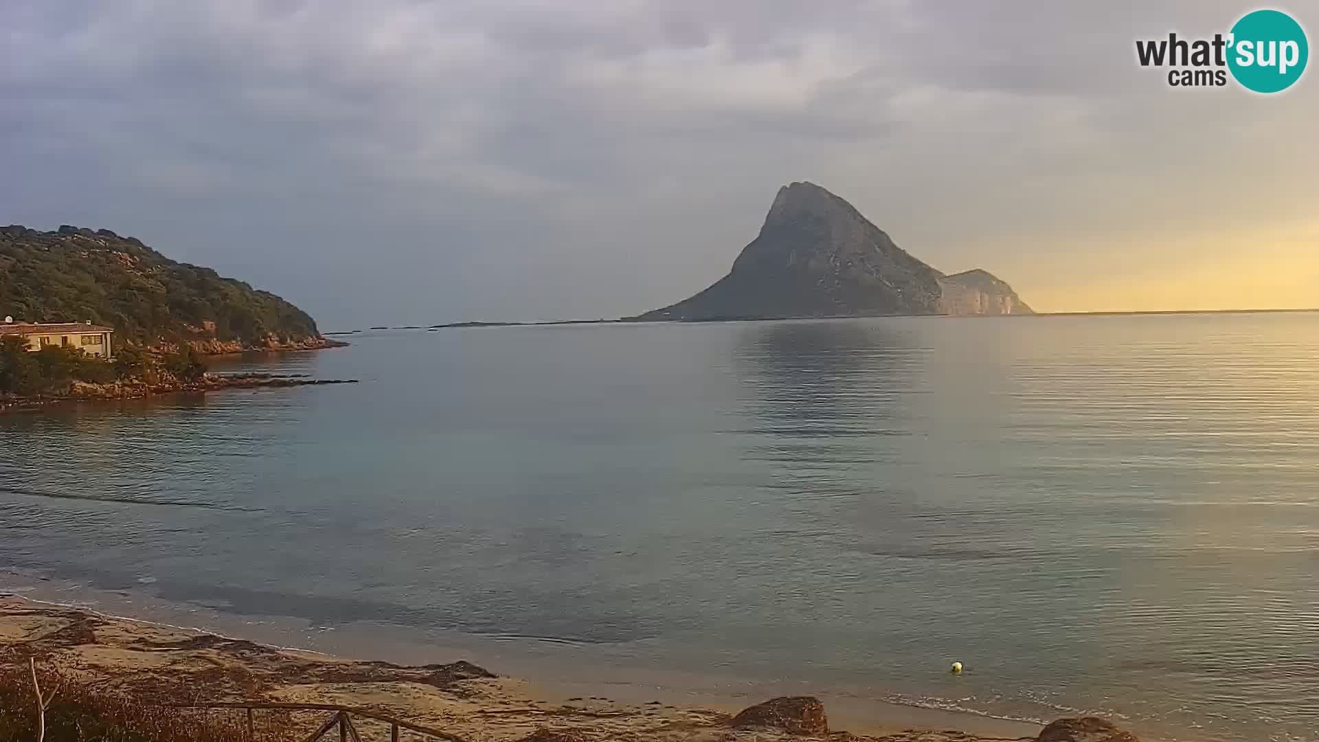 Spletna kamera Loiri porto San Paolo – Porto Taverna v živo Sardinija – Italija