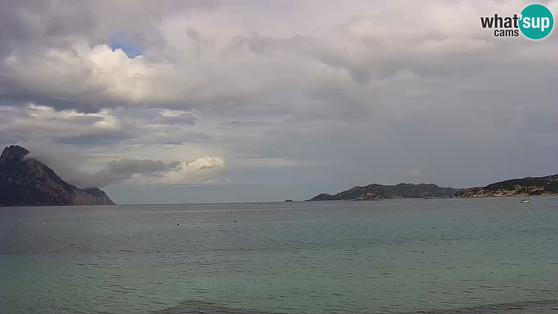 Spletna kamera Loiri porto San Paolo – Porto Taverna v živo Sardinija – Italija