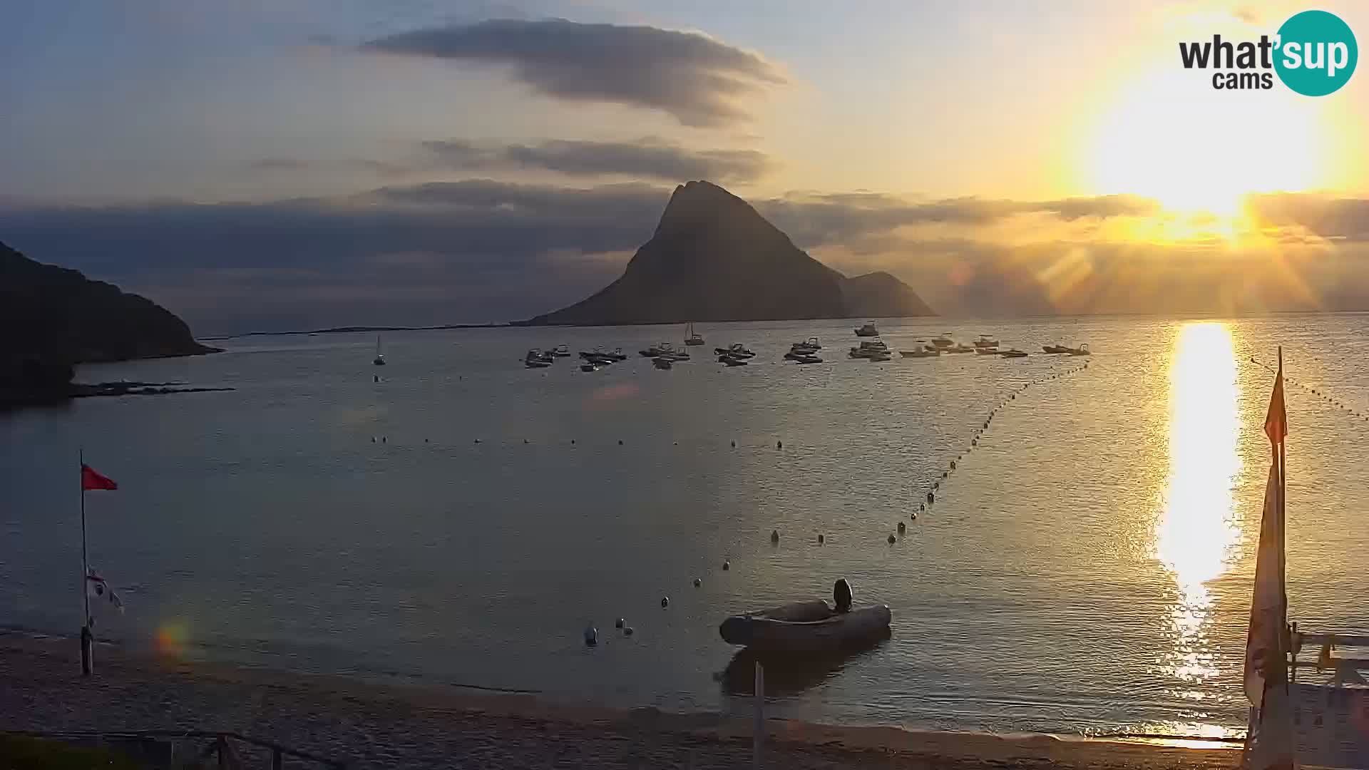 Spletna kamera Loiri porto San Paolo – Porto Taverna v živo Sardinija – Italija
